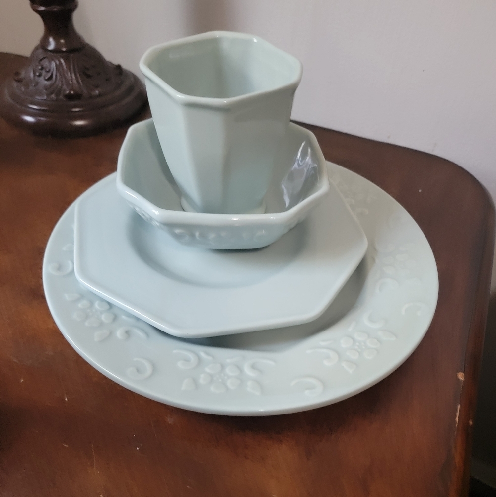 Embossed Solid Tableware Country